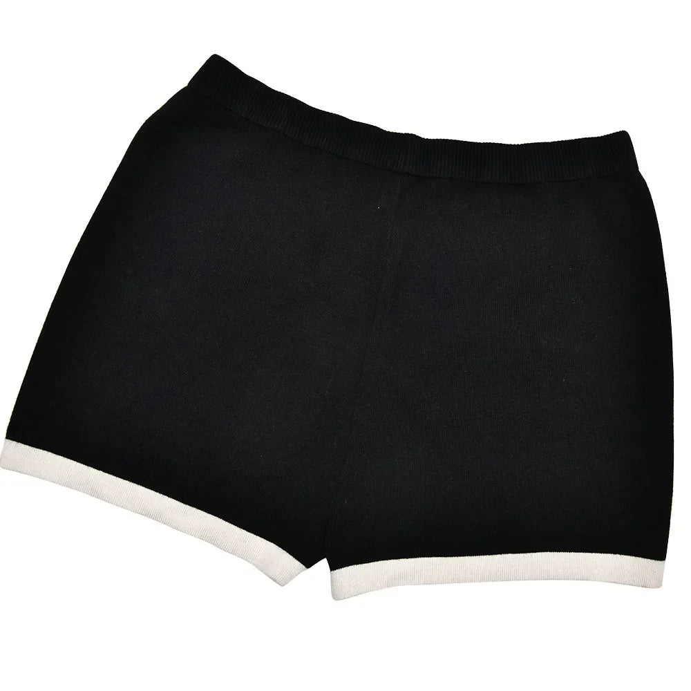 חליפת שני חלקים סרוגה בעיצוב קלאסי מחויט סריג ומכנסיים קצרים - אלנה