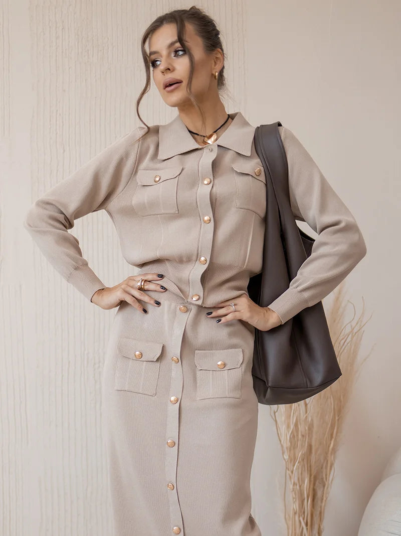 סט סרוג חולצה וחצאית מידי בעיטור כפתורים וכיסים - Danna