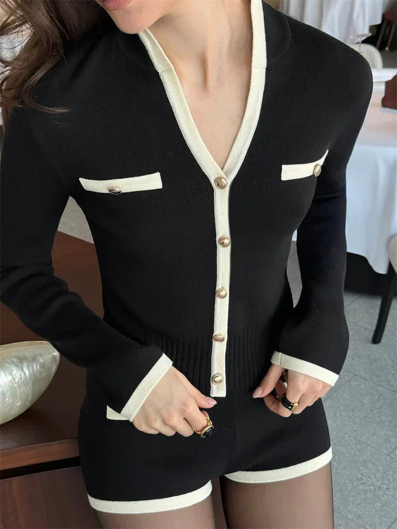 חליפת שני חלקים סרוגה בעיצוב קלאסי מחויט סריג ומכנסיים קצרים - אלנה